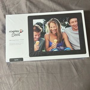 Nixplay Seed. 8 inch WiFi Cloud Frame